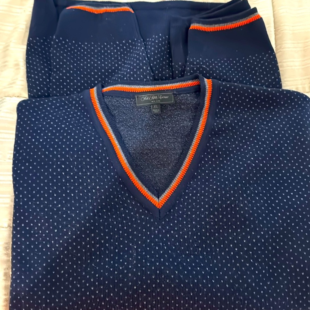 Men’s v-neck sweater